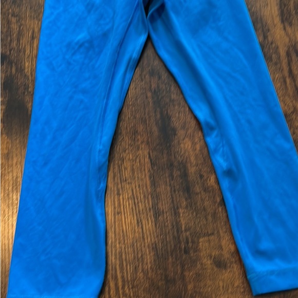 Lululemon pool side high rise align crop Sz 0 21” - Picture 7 of 9